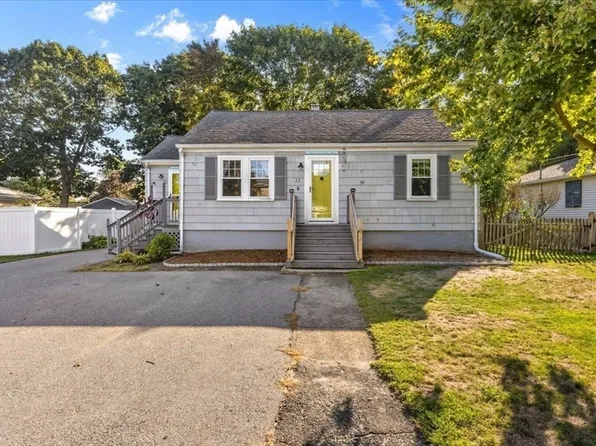 31 Briggs Ave, Somerset, MA 02725