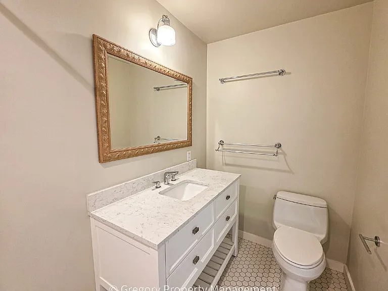 1715 Holbrook Ave — Photo 11