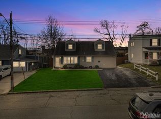 36 Elm Ter, Parlin, NJ 08859