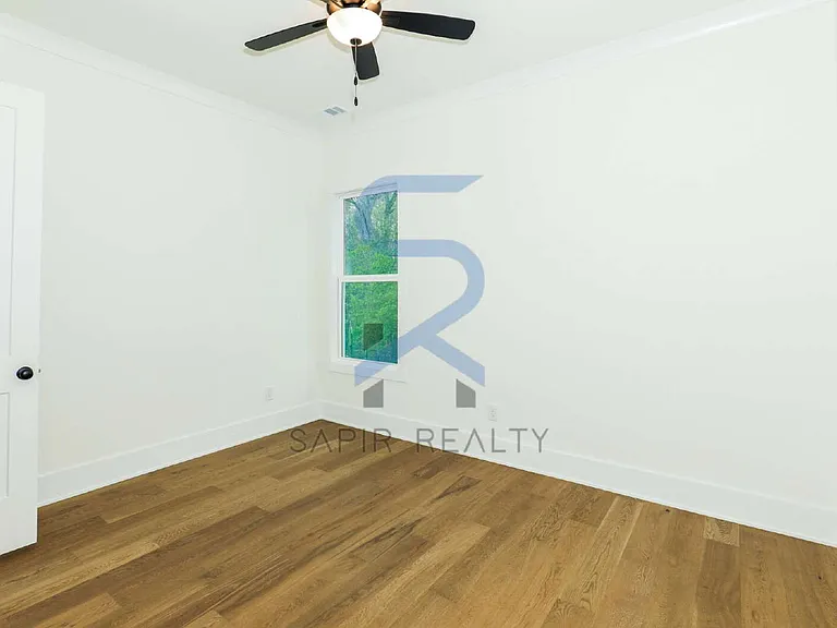 3374 Lee Dr — Photo 8