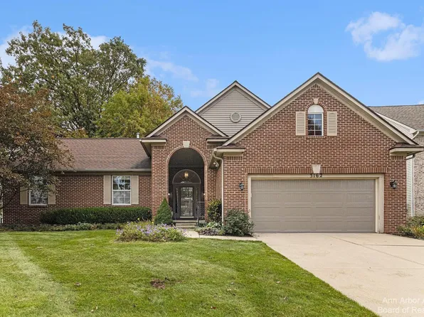 3162 Birchwood Ct, Ann Arbor, MI 48105