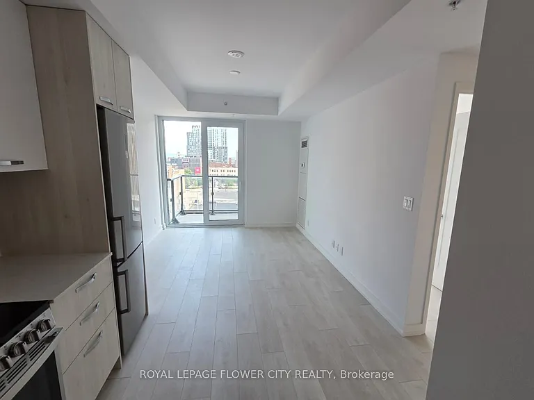 75 James St S #712 — Photo 8