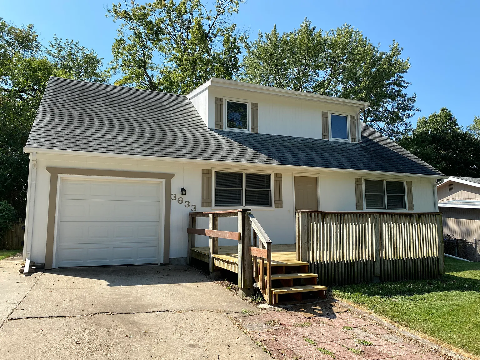 3 bed, 2.5 bath, 2038 sqft, $1,595 — Photo 1
