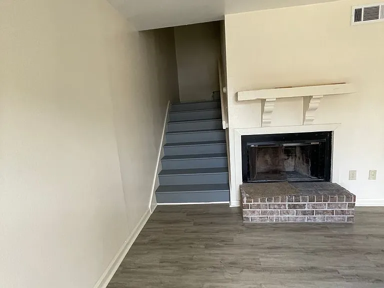 8469 Governor Dr — Photo 6