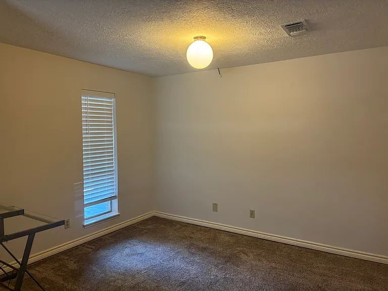 15915 Echo Hill Dr — Photo 5