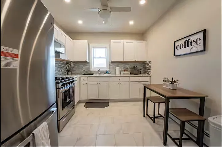 3 bed, 1000 sqft, $3,900 — Photo 3
