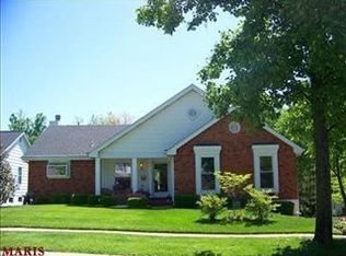 831 Kentridge Ct, Ballwin, MO 63021