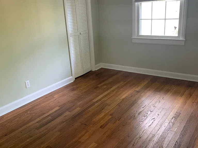 310 Bickett Blvd — Photo 4