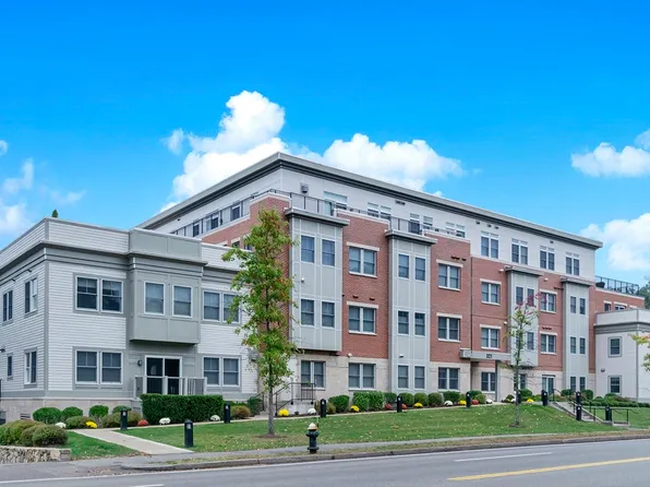 321 Hammond Pond Pkwy Unit 105, Brookline, MA 02467