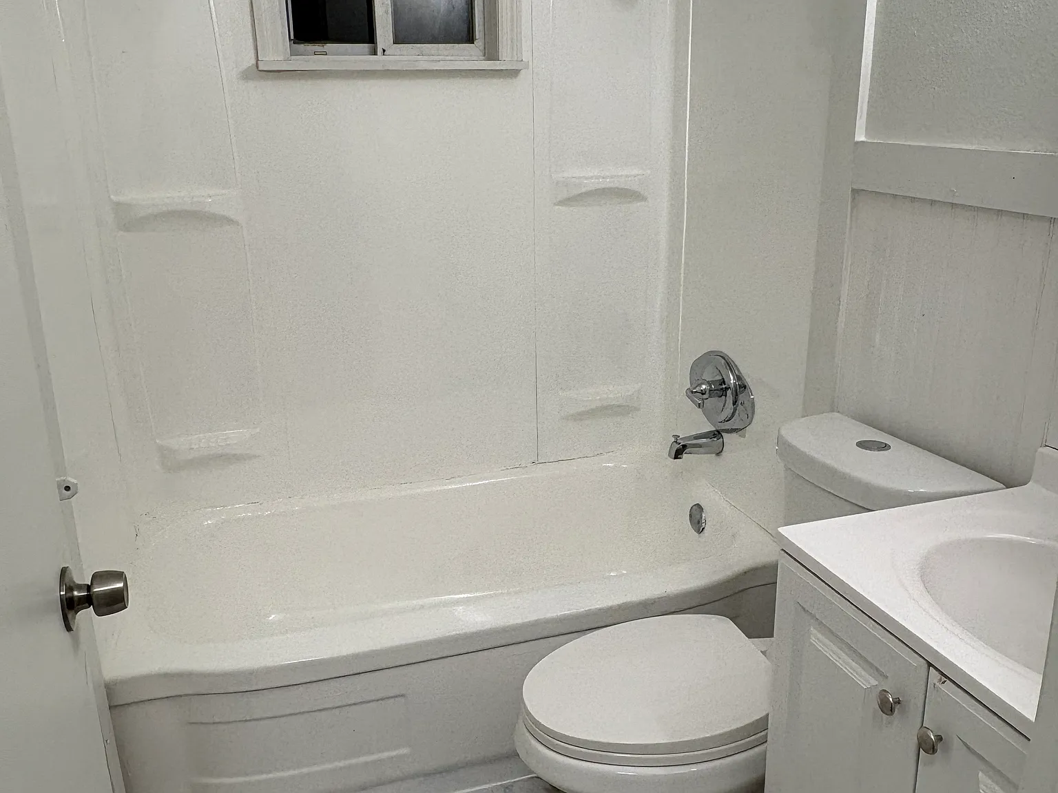 3 bed, 869 sqft, $1,325 — Photo 4