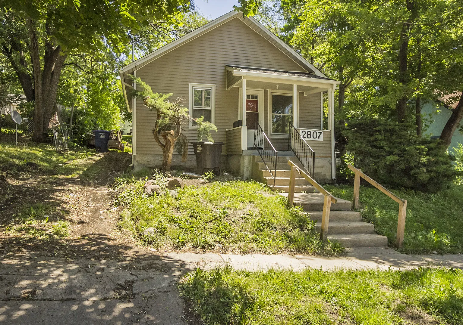 2 Bedroom 1 Bath Fully Remodeled — Photo 1