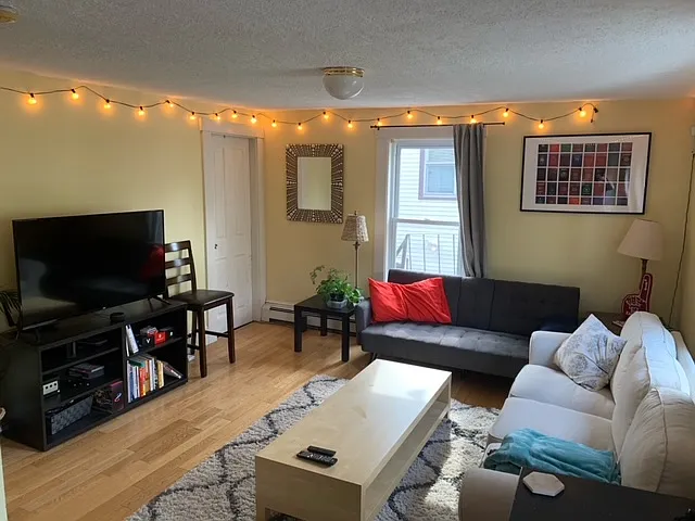 240 Charles St — Photo 2