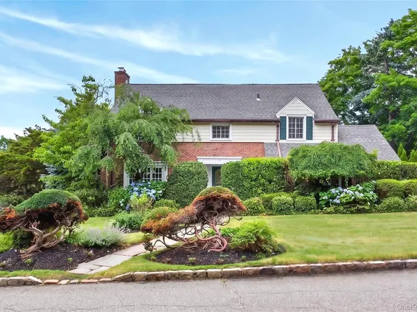 10 Ridge Drive, Port Washington, NY 11050