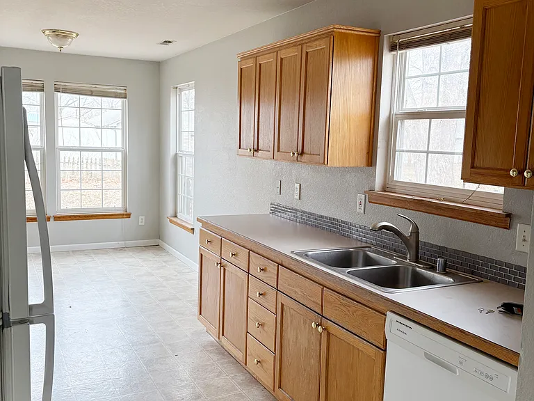 847 Locust St — Photo 6