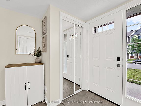 4th image of 338 Pumpkinseed Cres