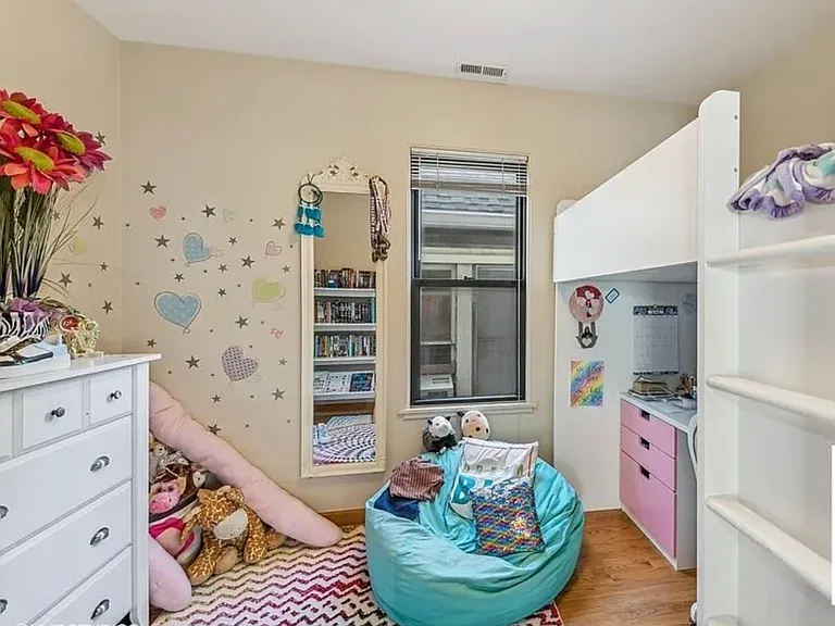 2837 N Southport Ave #3 — Photo 3
