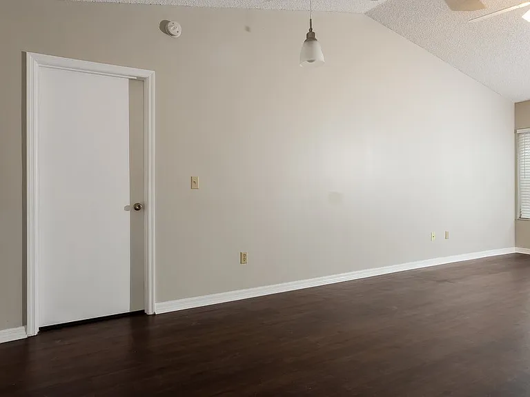 10902 Grandview Way — Photo 5