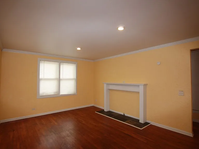 518 W Rusk St — Photo 3