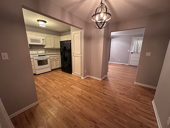 Dining/kitchen