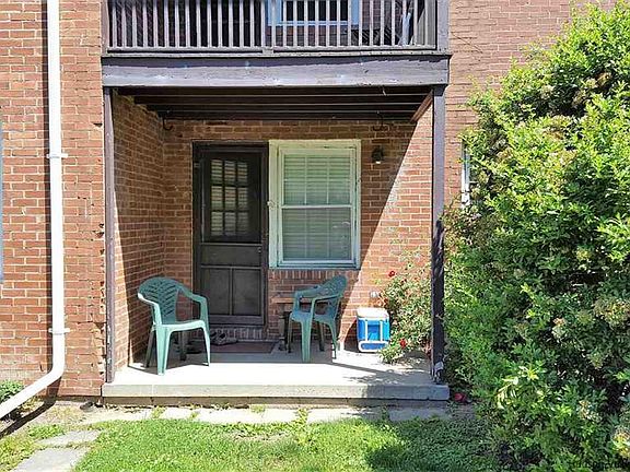 2nd image of 6 Huguenot St