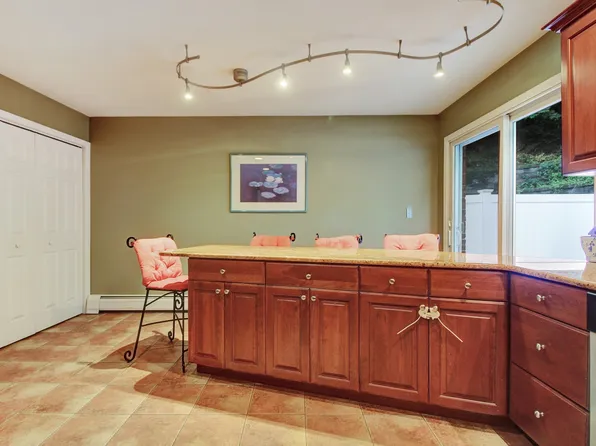 176 Undercliff Avenue image 2 of 22