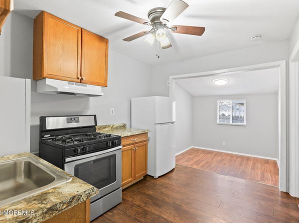 42 Center Ave APT 3