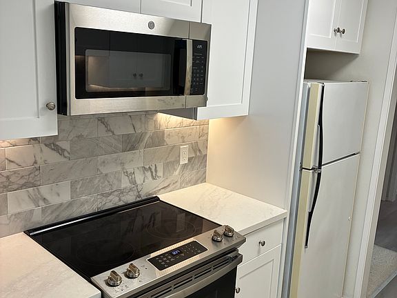 2nd image of 801 N Humboldt St APT 401