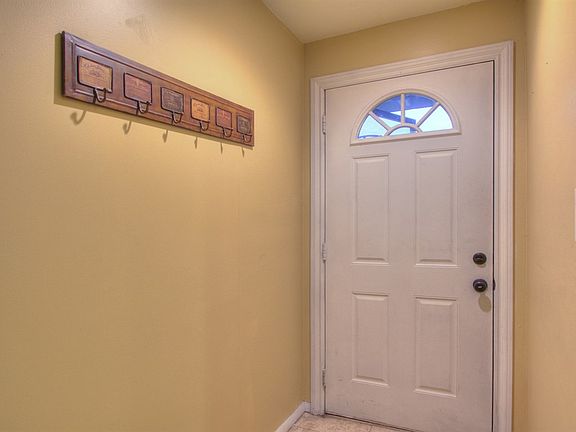 4th image of 3725 E Laurel Ln
