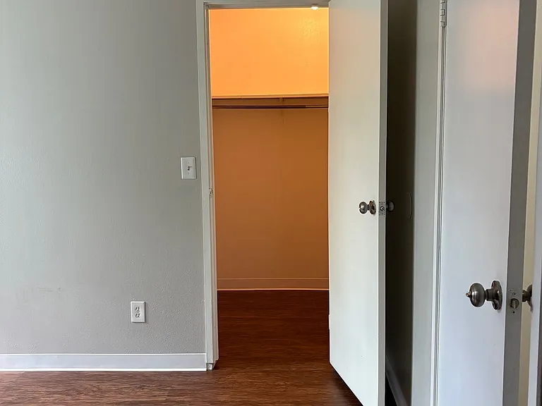 Prospect Pointe Apartments — Photo 56