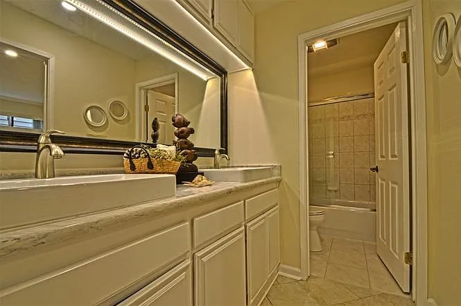 1235 Parker Pl — Photo 2