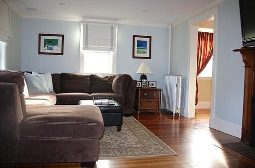 5th image of 572 Harland St