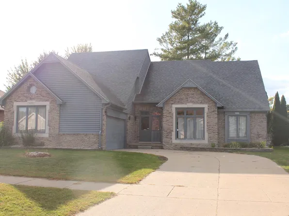 52811 Kelly Dr, Macomb, MI 48042