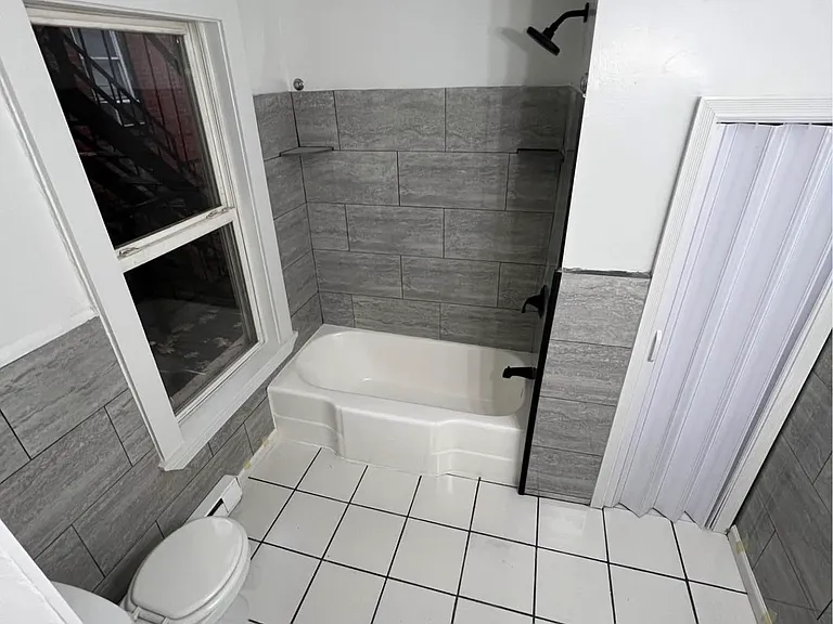 530 Franklin St #2F — Photo 4