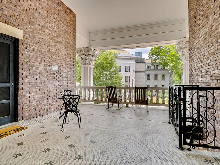 Fountain Plaza - Fitzgerald Apartments — Photo 17
