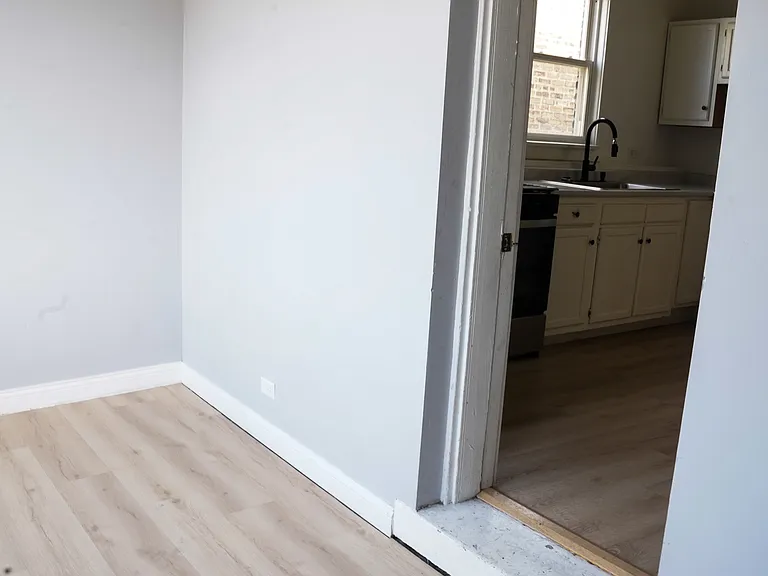 154 N Lamon Ave #2 — Photo 21