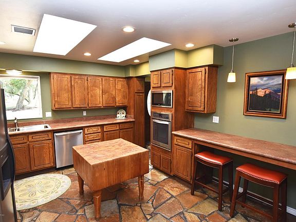 4th image of 3105 McColm Dr