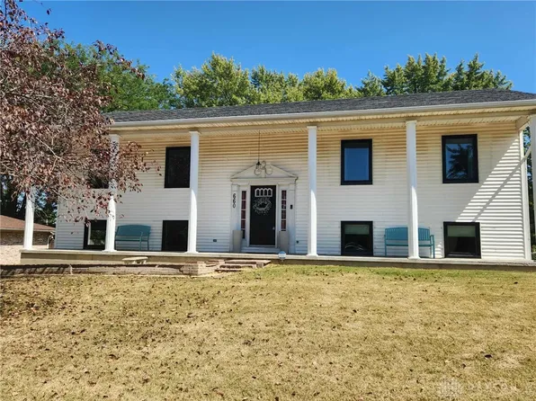 660 Wisteria Dr, Troy, OH 45373