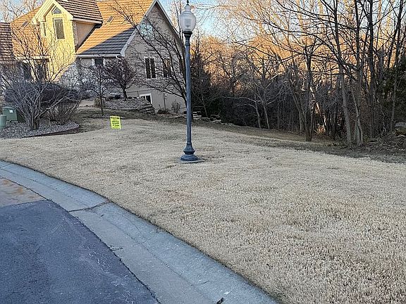 3rd image of LOT 2 SW Cottonwood Cir