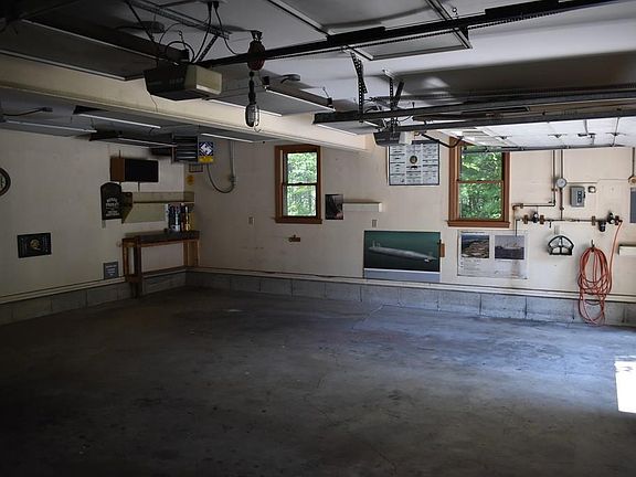 5th image of 1037 Plymouth St