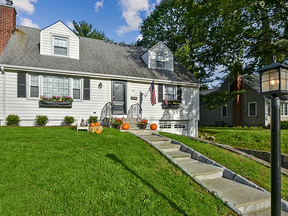 2nd image of 32 Tower Hill Dr