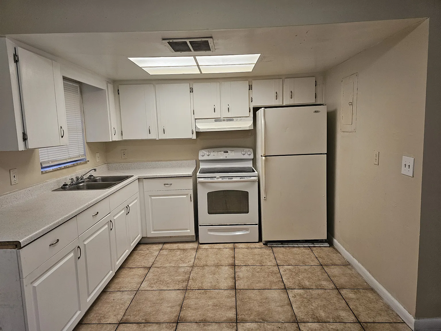 2556 Northwest 52nd Avenue - 1 — Photo 2