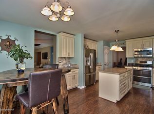 230 Alpine Lake Dr, Henryville, PA 18332