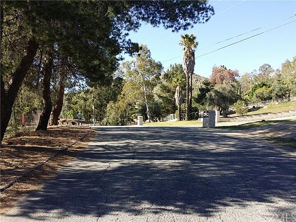 3rd image of 26861 Kalmia Ave
