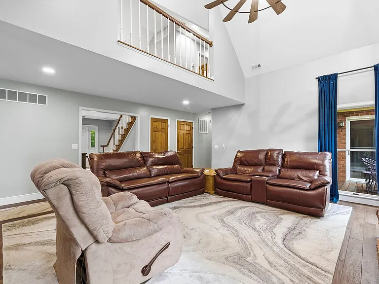 1126 Somerset Ln — Photo 19