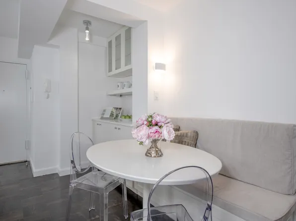 799 Park Avenue image 5 of 13