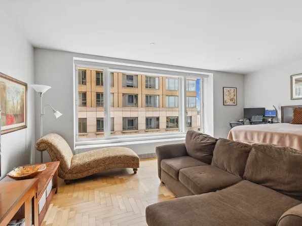 240 Riverside Boulevard image 1 of 19