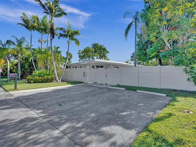4422 Seagrape Dr #1 — Photo 3