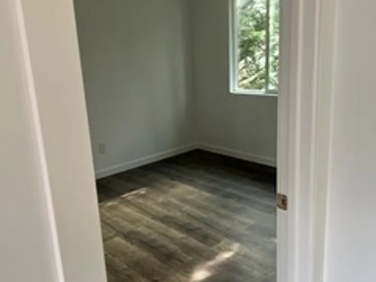 Olof Street Apartments — Photo 15