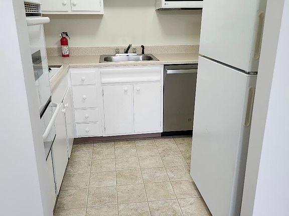4th image of 524 S Cedar Ln