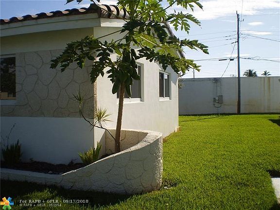 3rd image of 4430 NE 5th Ave
